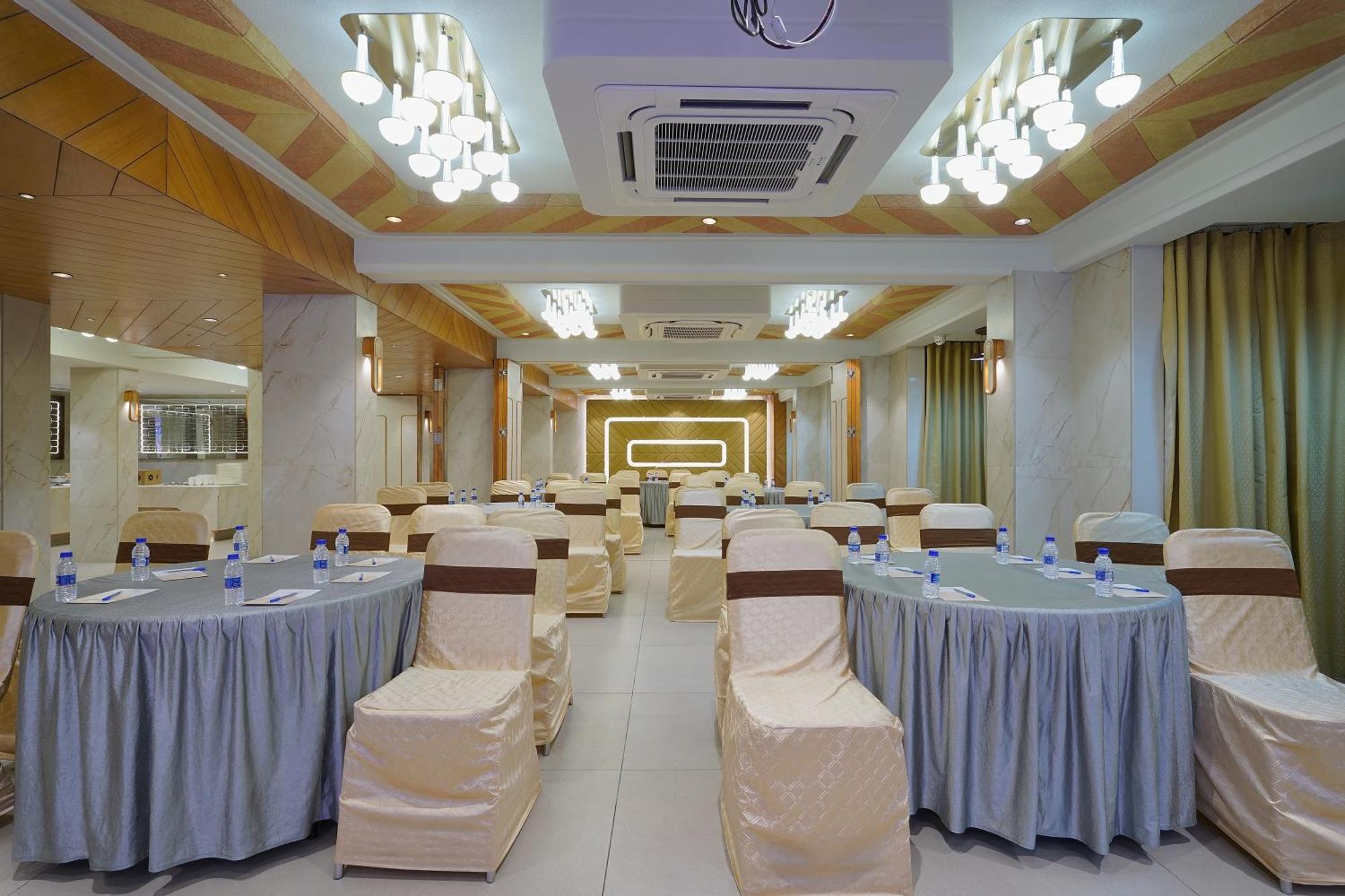 Artilla Inn Ahmadabad Zewnętrze zdjęcie