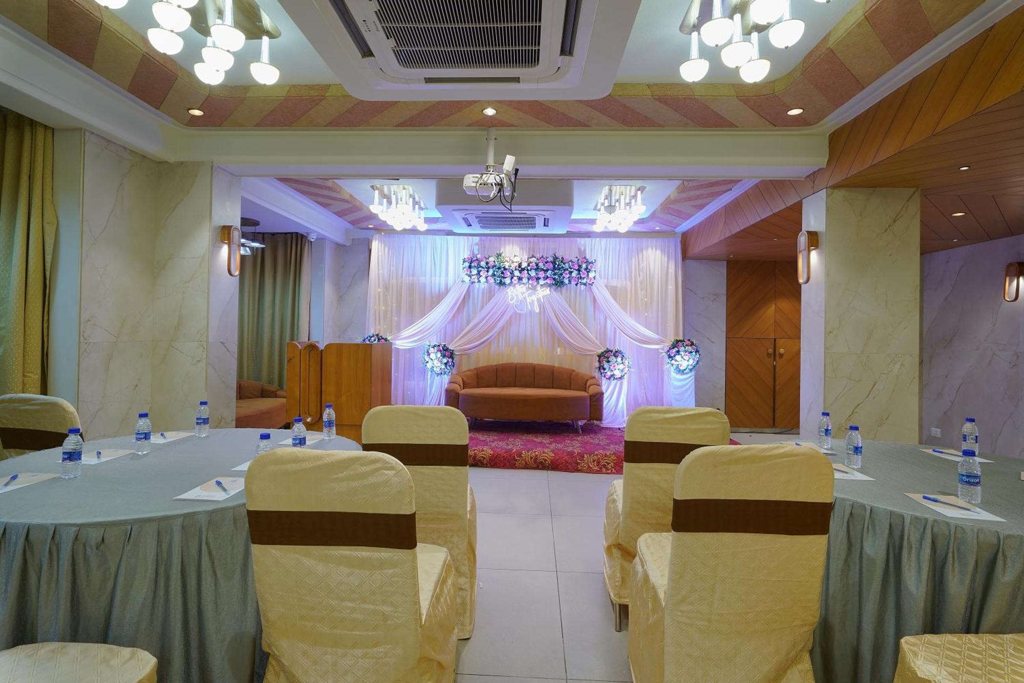 Artilla Inn Ahmadabad Zewnętrze zdjęcie
