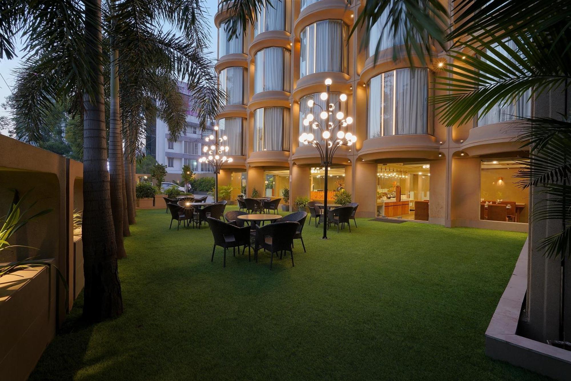 Artilla Inn Ahmadabad Zewnętrze zdjęcie