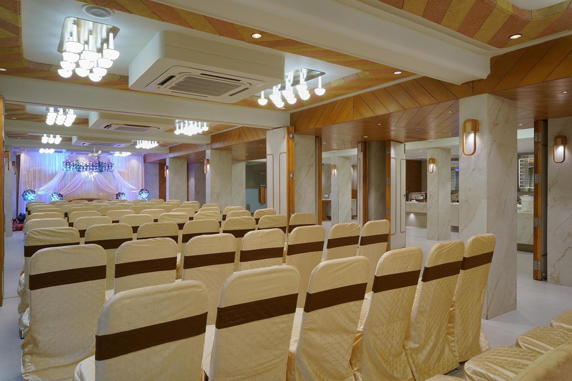 Artilla Inn Ahmadabad Zewnętrze zdjęcie