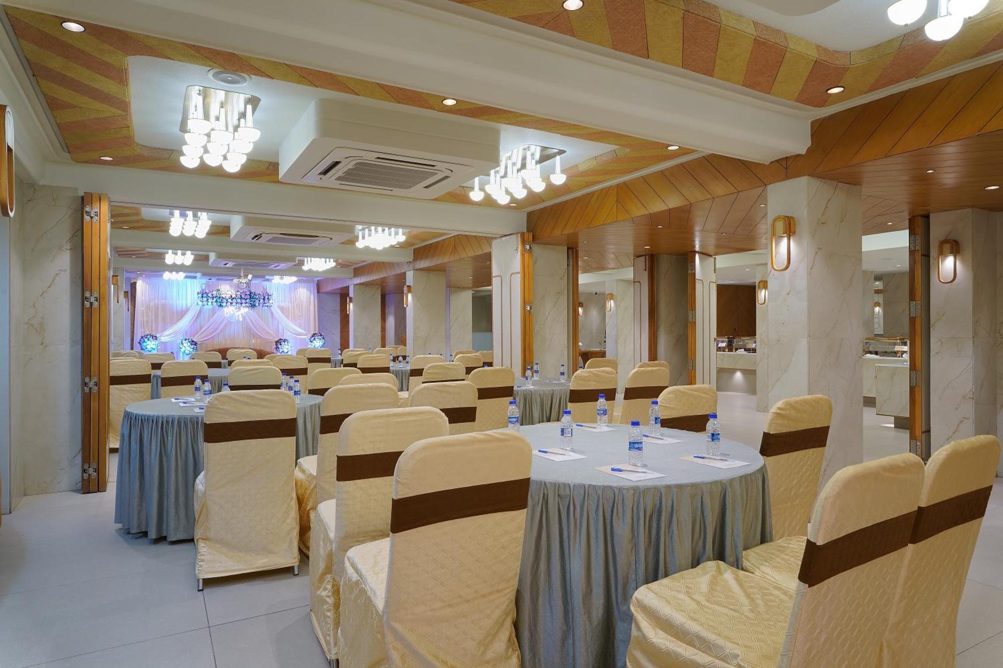 Artilla Inn Ahmadabad Zewnętrze zdjęcie