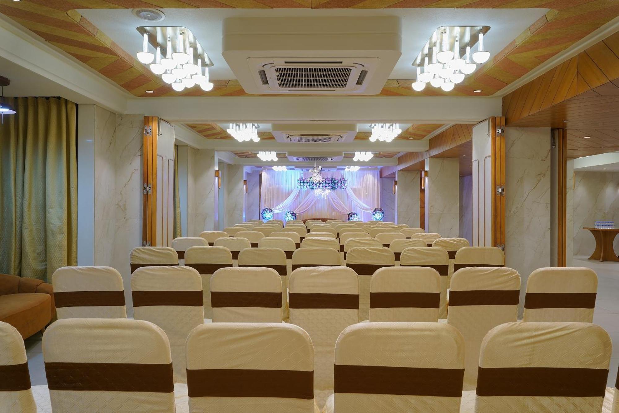 Artilla Inn Ahmadabad Zewnętrze zdjęcie