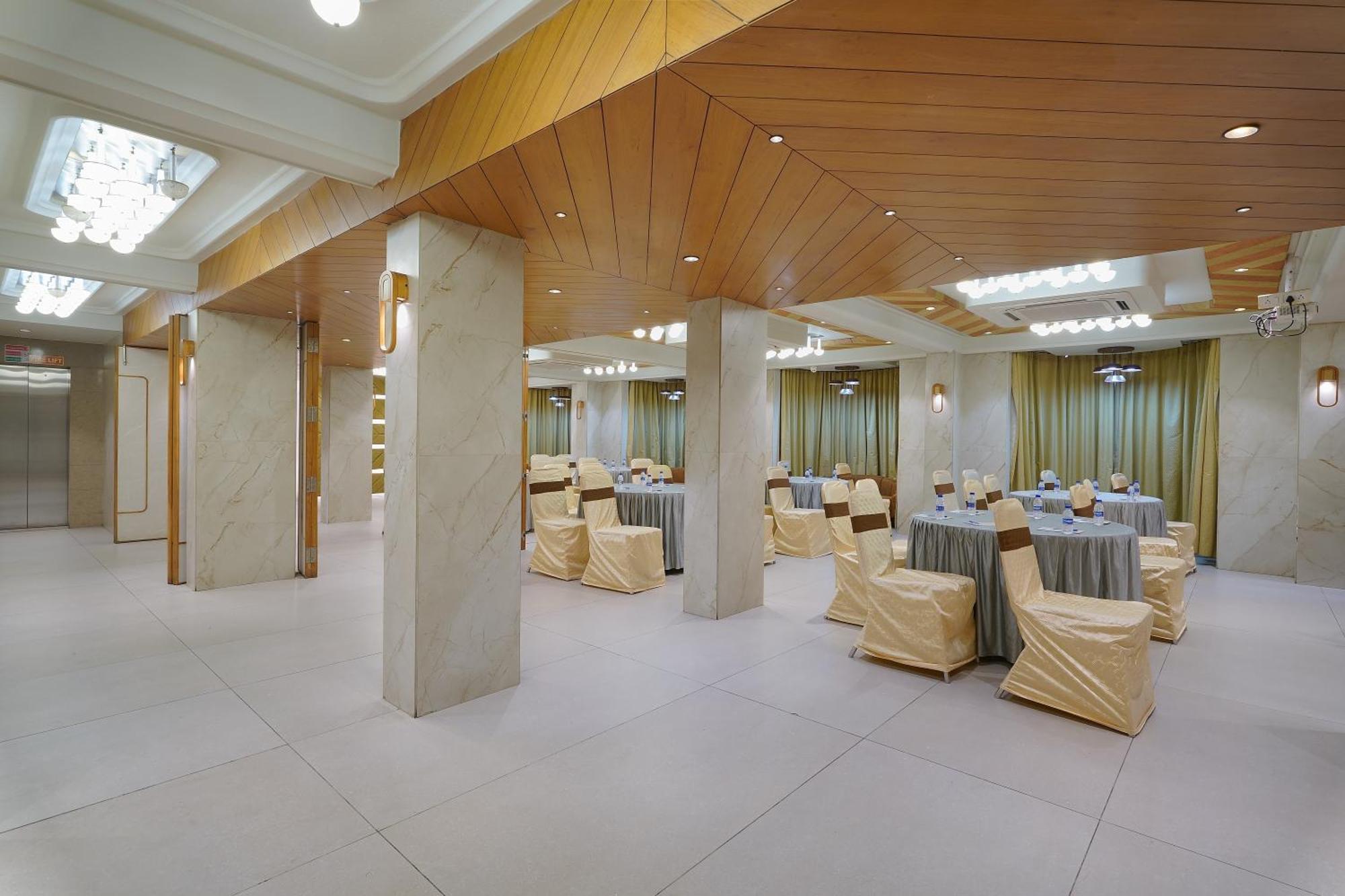 Artilla Inn Ahmadabad Zewnętrze zdjęcie