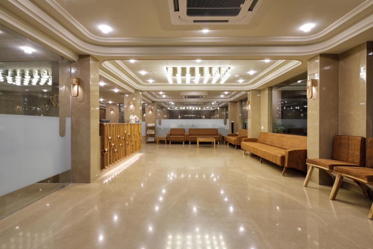 Artilla Inn Ahmadabad Zewnętrze zdjęcie
